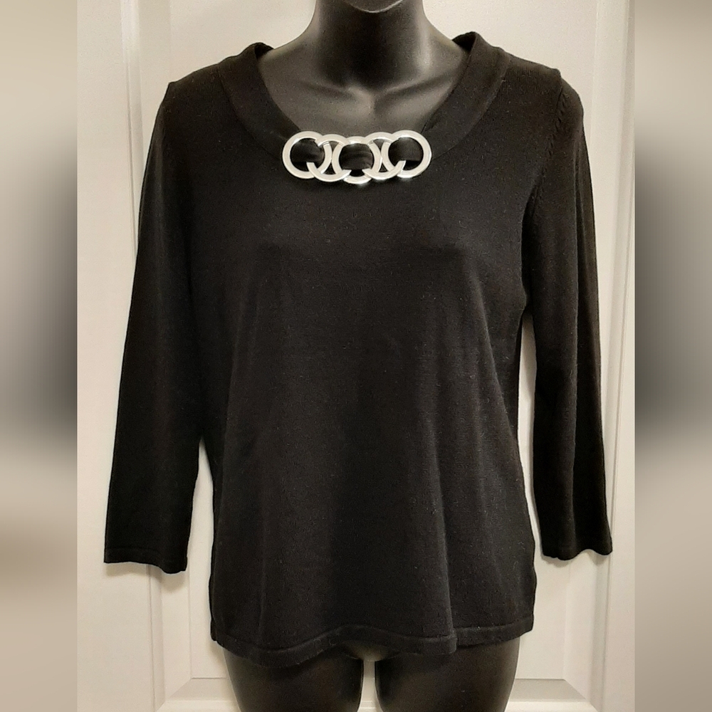 Women's Nine West Separates Size Medium Black Sweater With 5 Silver Rings